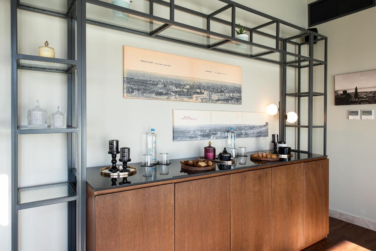 S Hotel Boutique Thessaloniki Exterior photo A wet bar in a home